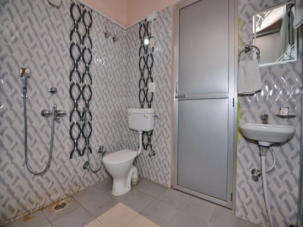 OYO 15984 Crown Plaza Heritage