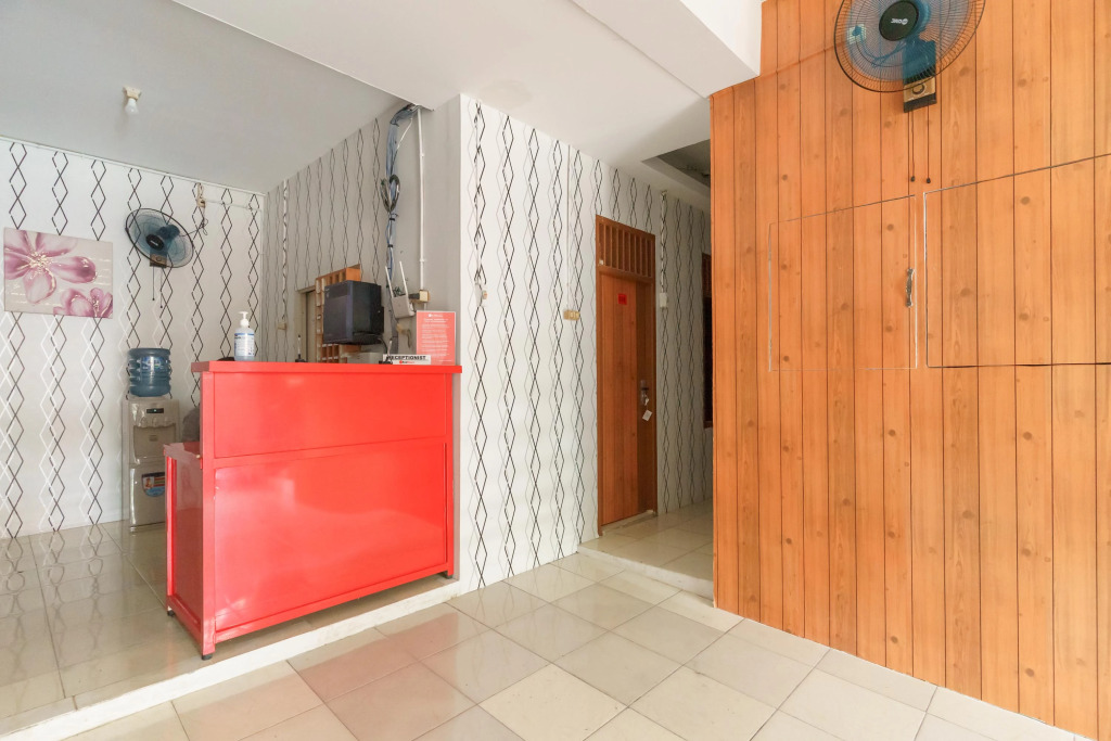 RedDoorz near City Walk Benhil