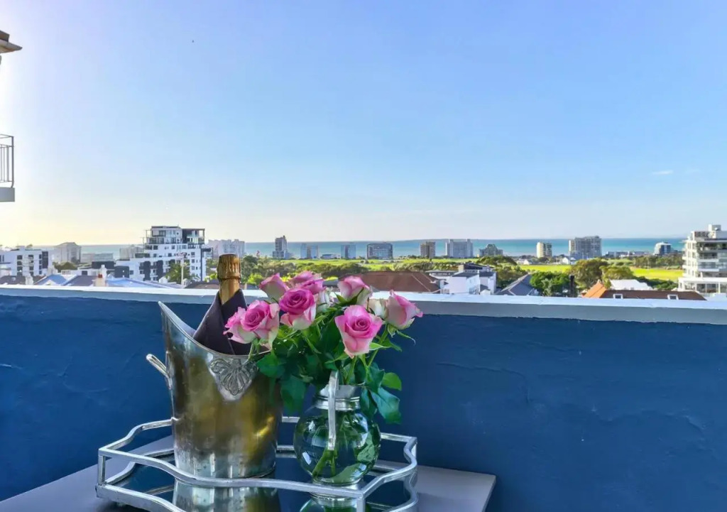 21 Cheviot Place - Penthouse with Sea View A & B