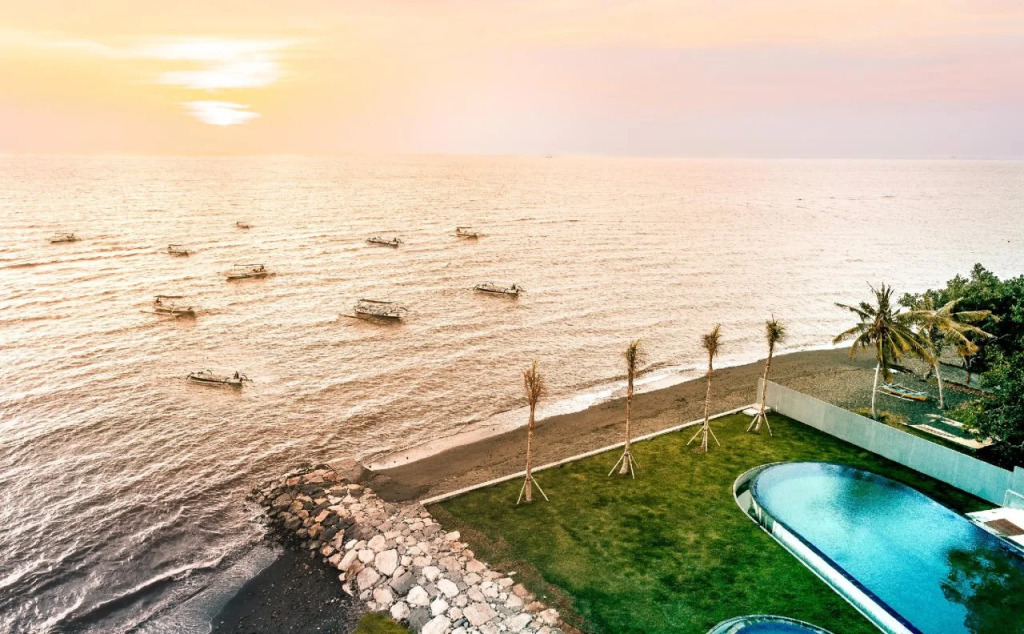 Lovina Beach Club & Resort