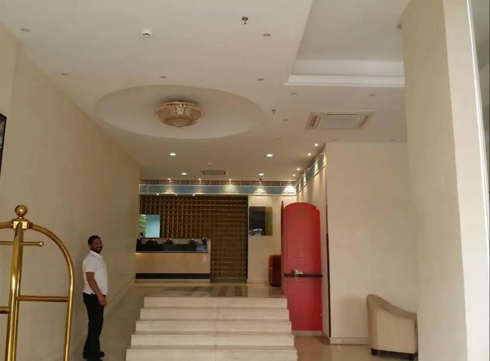 Bhanis Hotel