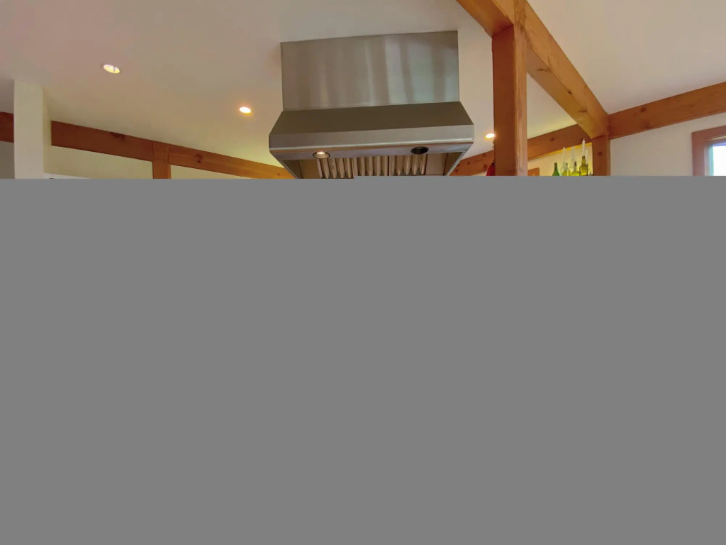 NEW!! Stunning home with breathtaking views, outdoor cedar sauna, great location!