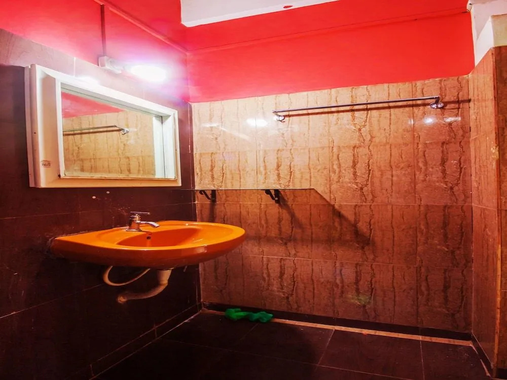OYO 16427 Home Spacious 1BHK LPK Waterfront