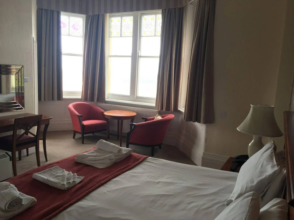 The Manor Hotel