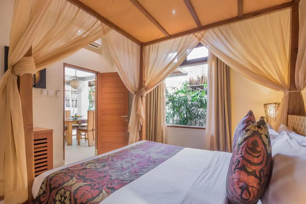 Villa Seriska Seminyak, 5-Star Private Pool Villa, Walk to Dining & Shopping