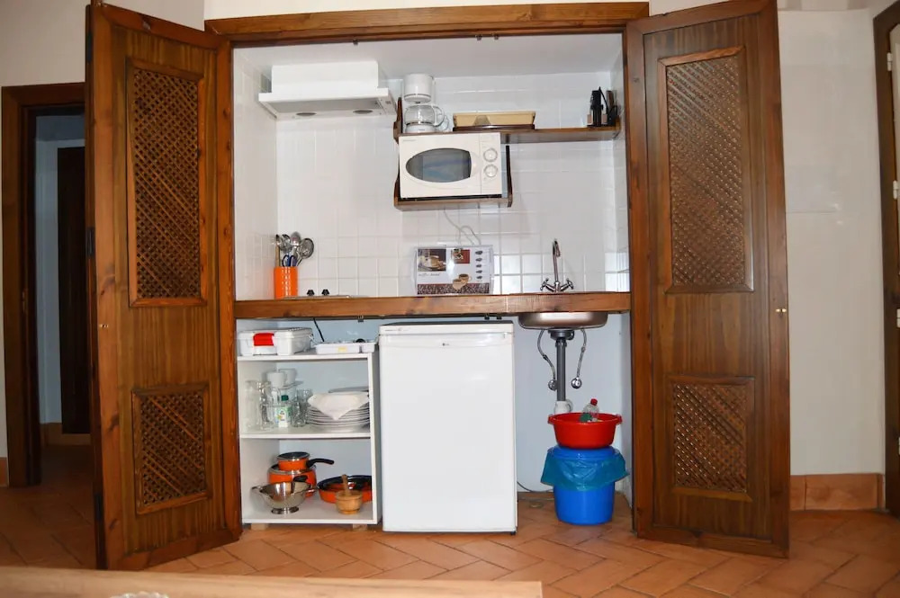 Apartamentos Turísticos - Hostal Los Alisos