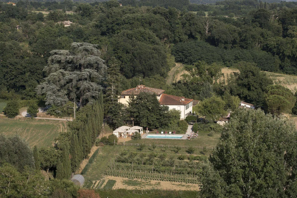 Villa la Topaia by VacaVilla