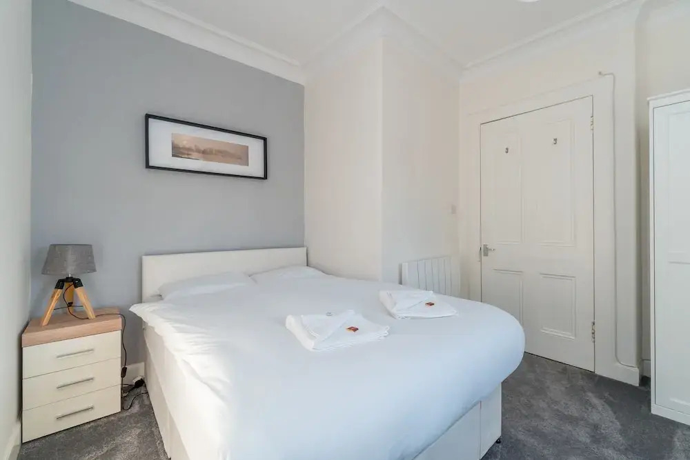 Silver Lining Charming Meadowbank Flat