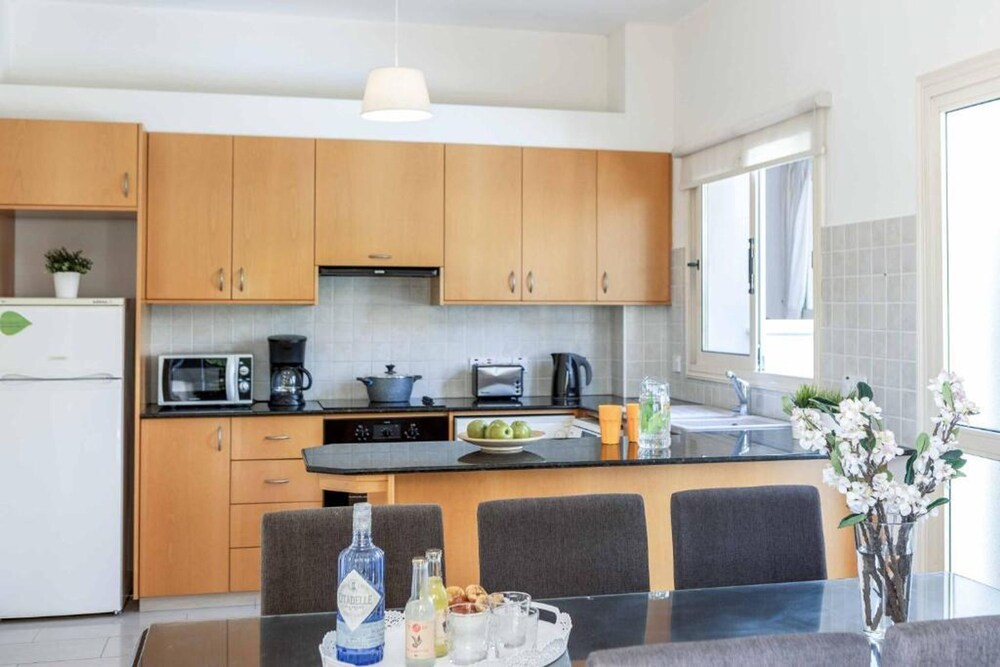 Villa Coralia - Coastal Comfort near Beach & Restaurants