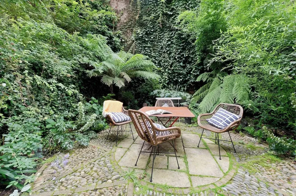 Gorgeous & Grand 5 Bed House, Holland Park