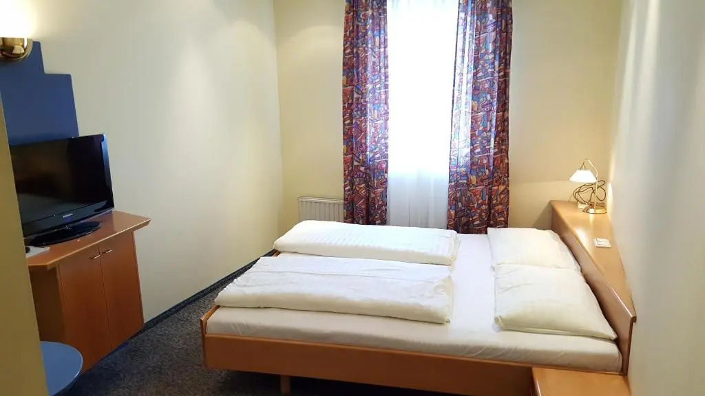 CenterCourt Hotel