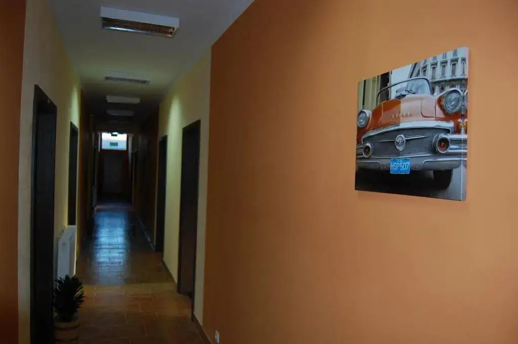 Hotelik Okęcie 39 - Nocleg i Parking Blisko Lotnisko Okęcie