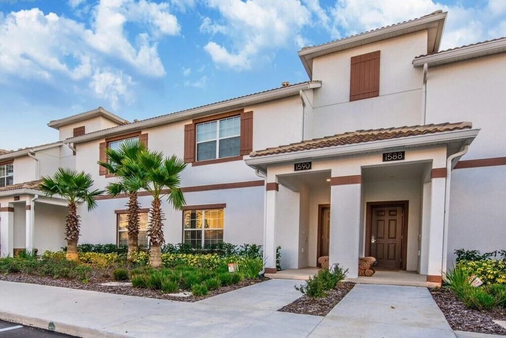 Stylish 4 Bed 3 Ba Pool Home