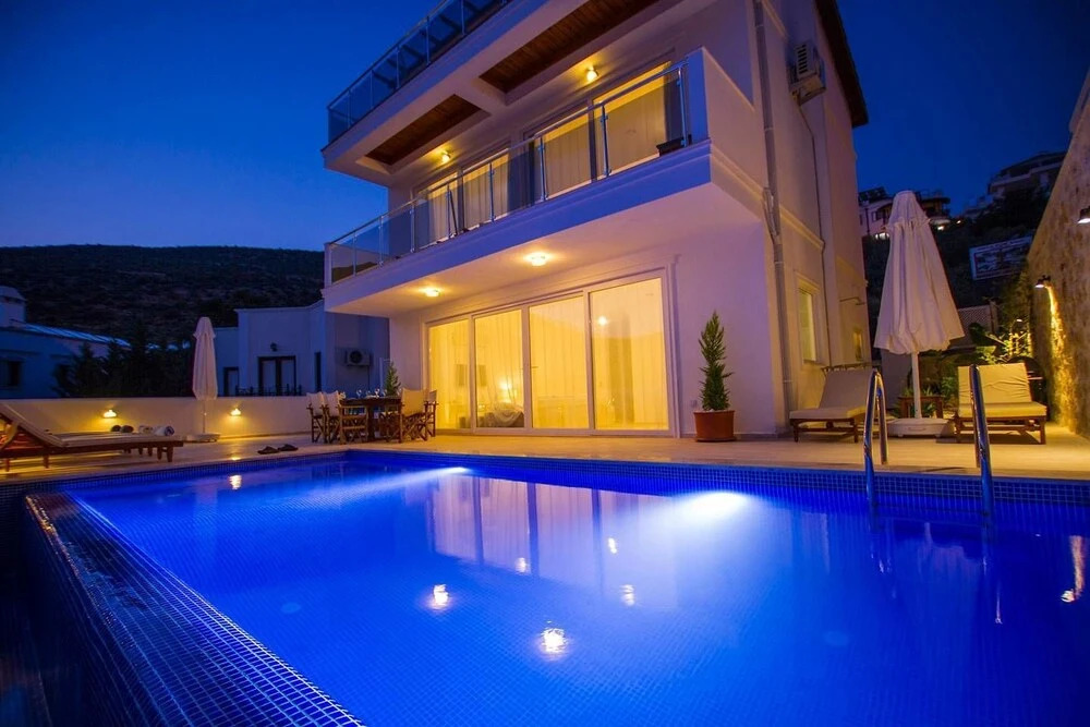 Villa Neo by Akdenizvillam