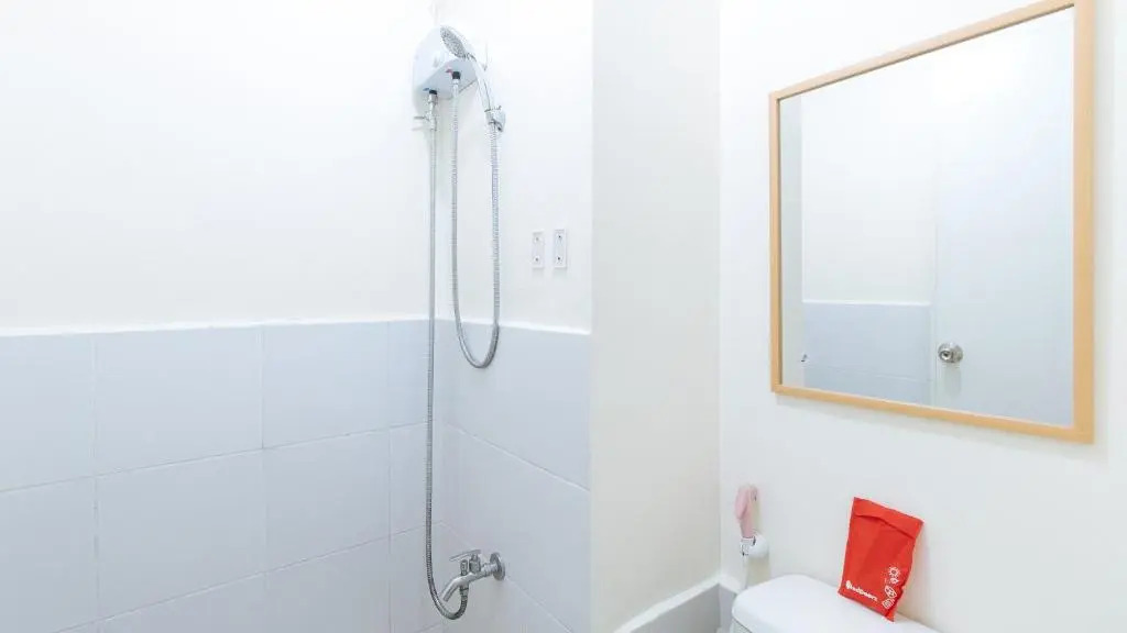 RedDoorz Plus @ Urban Deca Tower Edsa 2