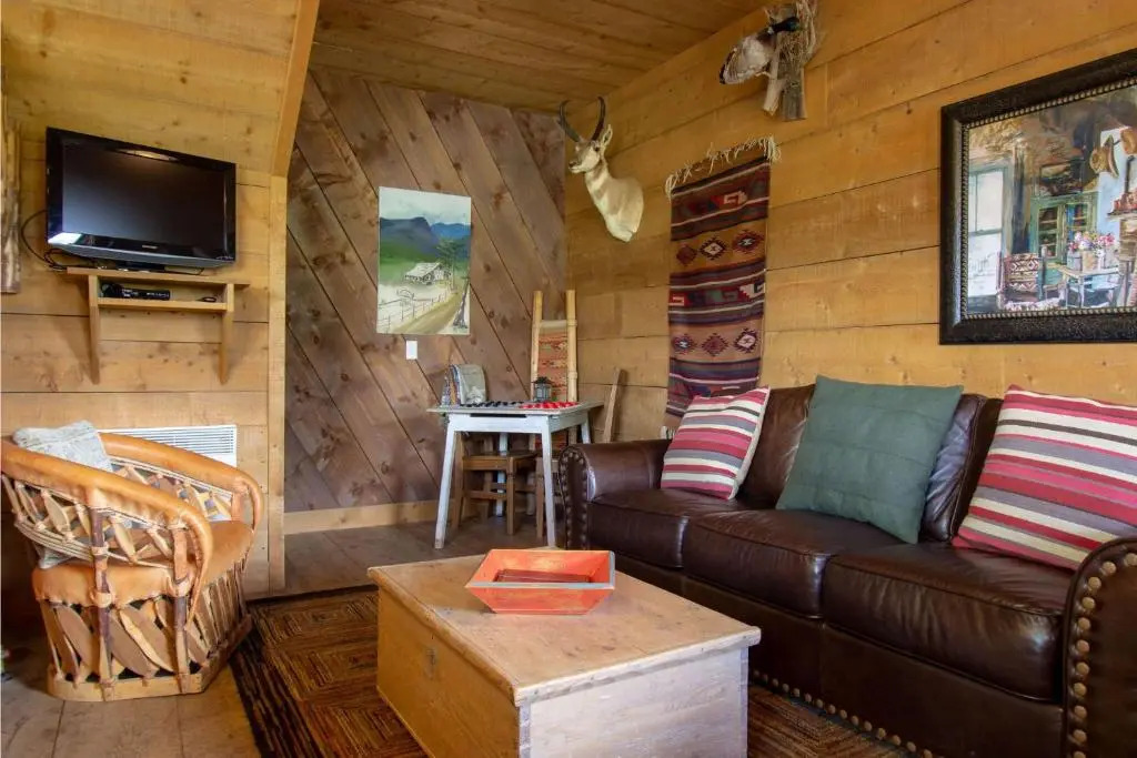 Beautiful 1 BR "Barn" Cabin - Perfect for Small Families