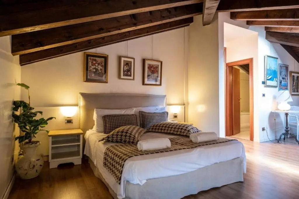 Hotel Villa Sara with pool and parking near Venice