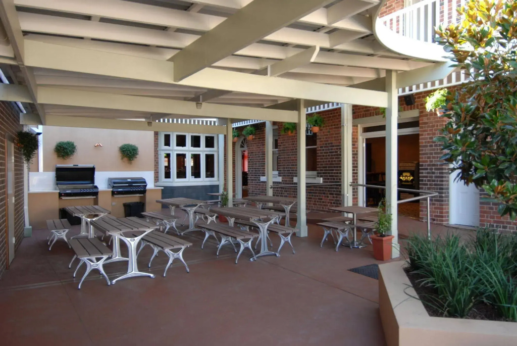 Captain Cook Hotel Botany