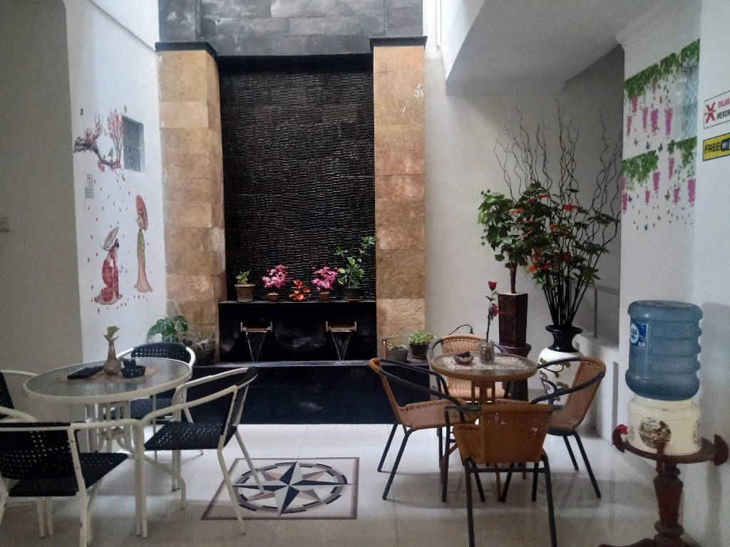 Chrissant Hotel