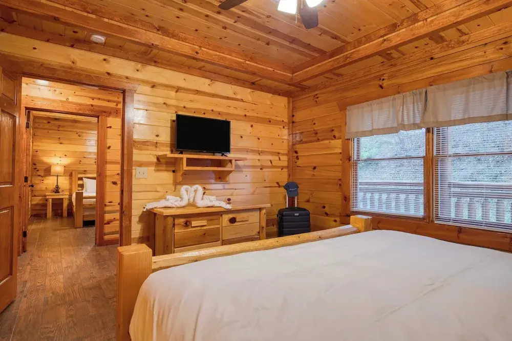 Marco Polo Lodge by Avantstay Sleeps 28 Indoor Pool Theater Game Room View