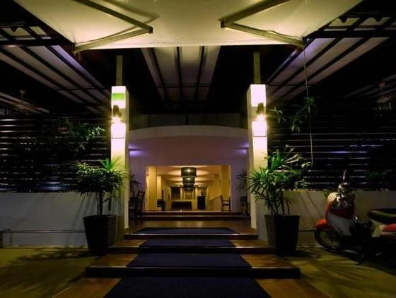 Joli Hotel