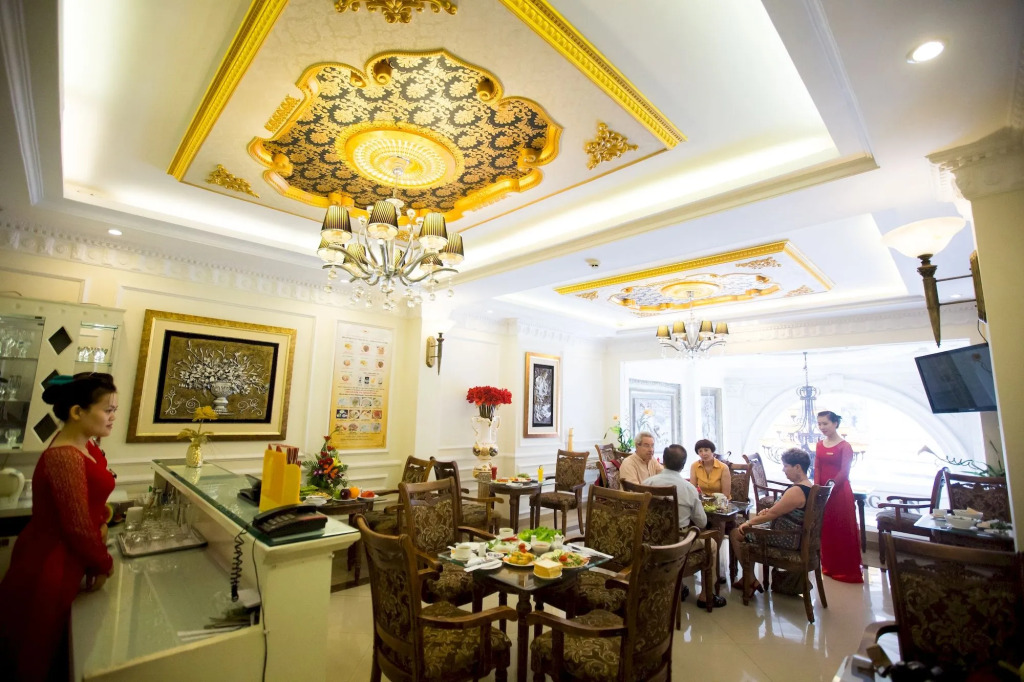 Louis Hotel