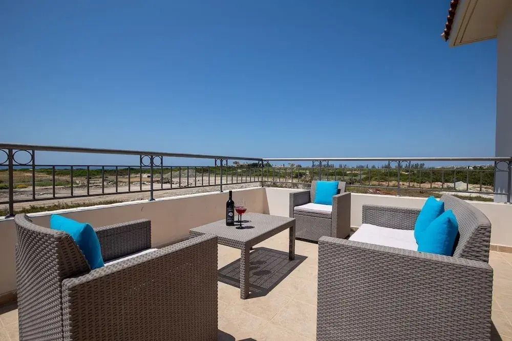 Sea Point Villas Coral Bay Luxury Private Pool villas walk to Beach 3 - 5 BDR in 1 resort