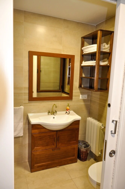 House With 6 Bedrooms in Carcelén, With Wonderful Mountain View, Balco