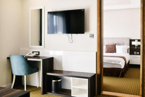 Country Hearth Inn