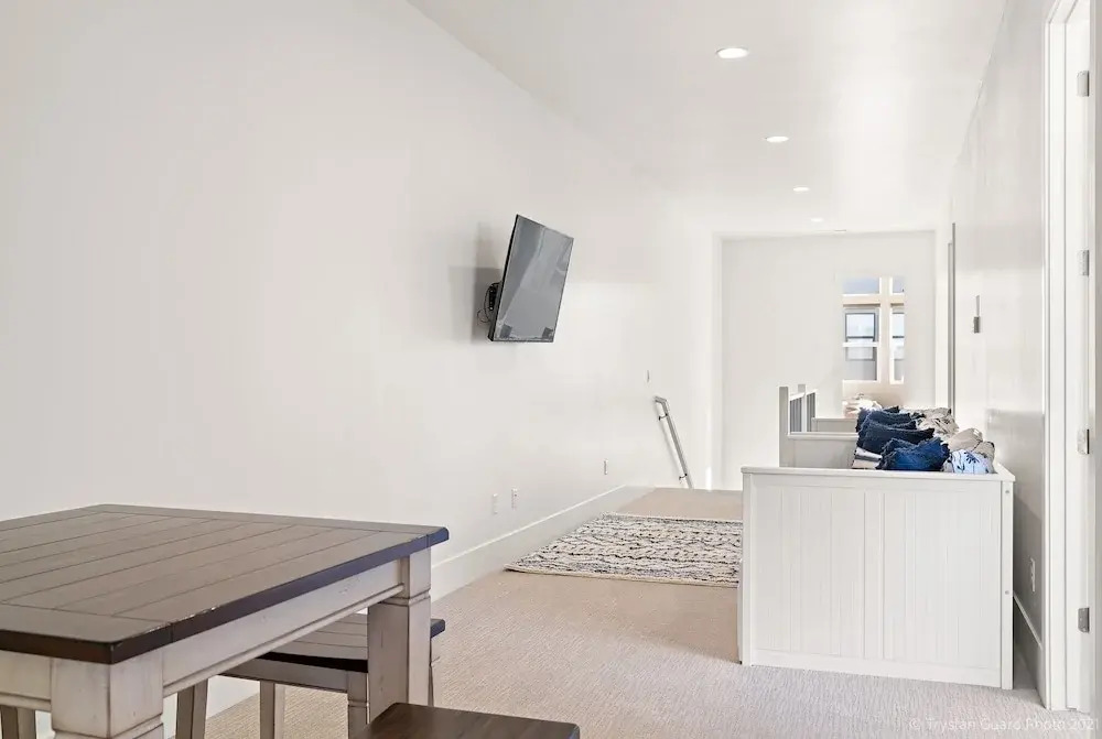 #18 At Bloomington Country Club 4 Bedroom Townhouse by Redawning