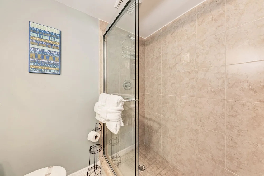 Midnight Cove Ii 111f - Spectacular Vacation Rental! 2 Bedroom Condo
