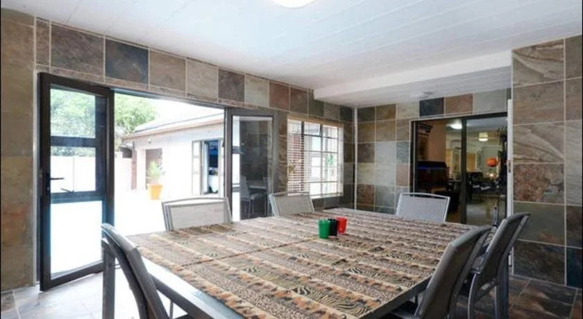 2 Op Terblanche Guesthouse