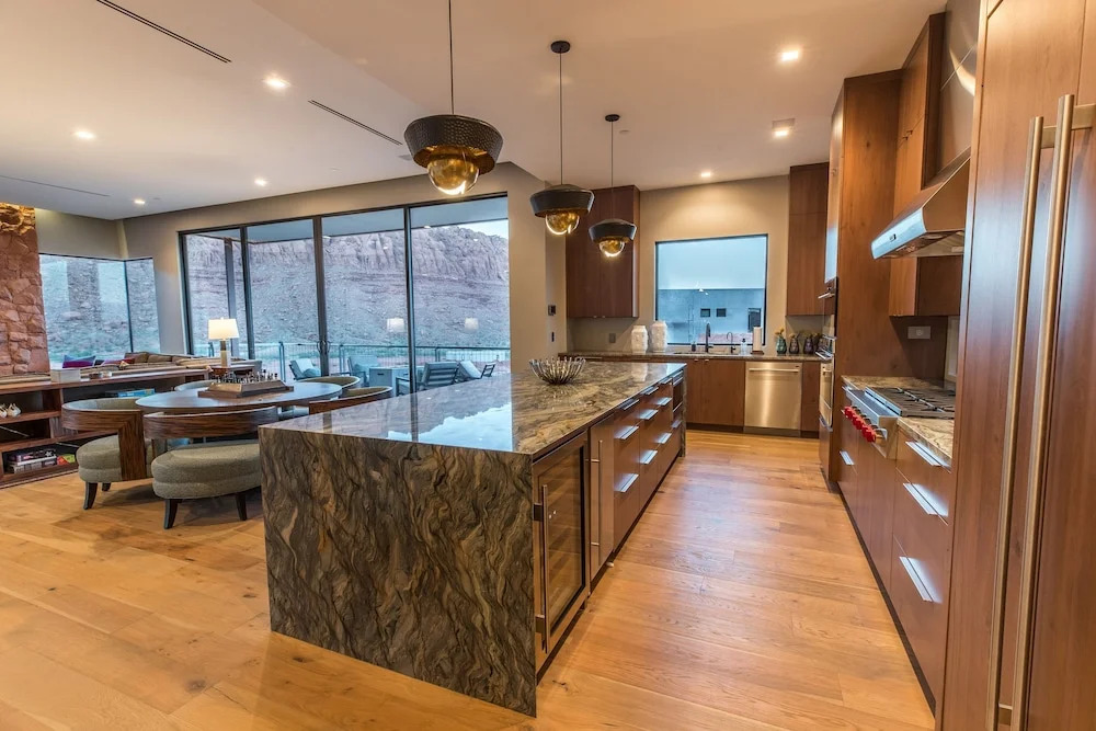 Luxury Service 2 King Suites & Pool Sleeps 4 Daily Hk 2 Bedroom Condo