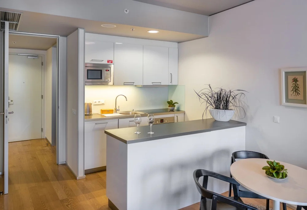 VN3 Terraces Suites by Adrez