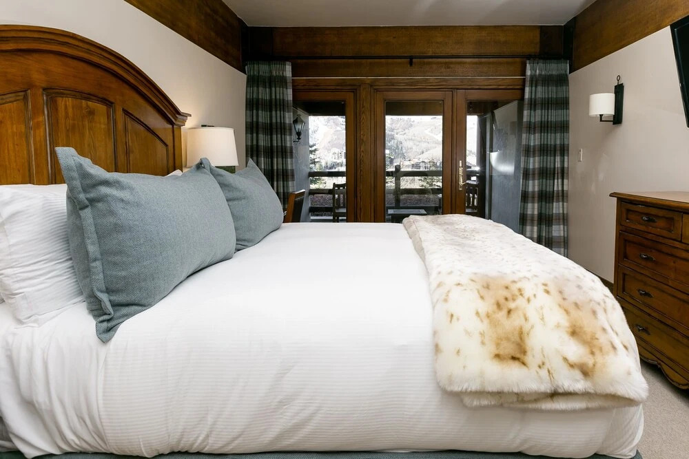 Deluxe King Room with Deck Hotel Room