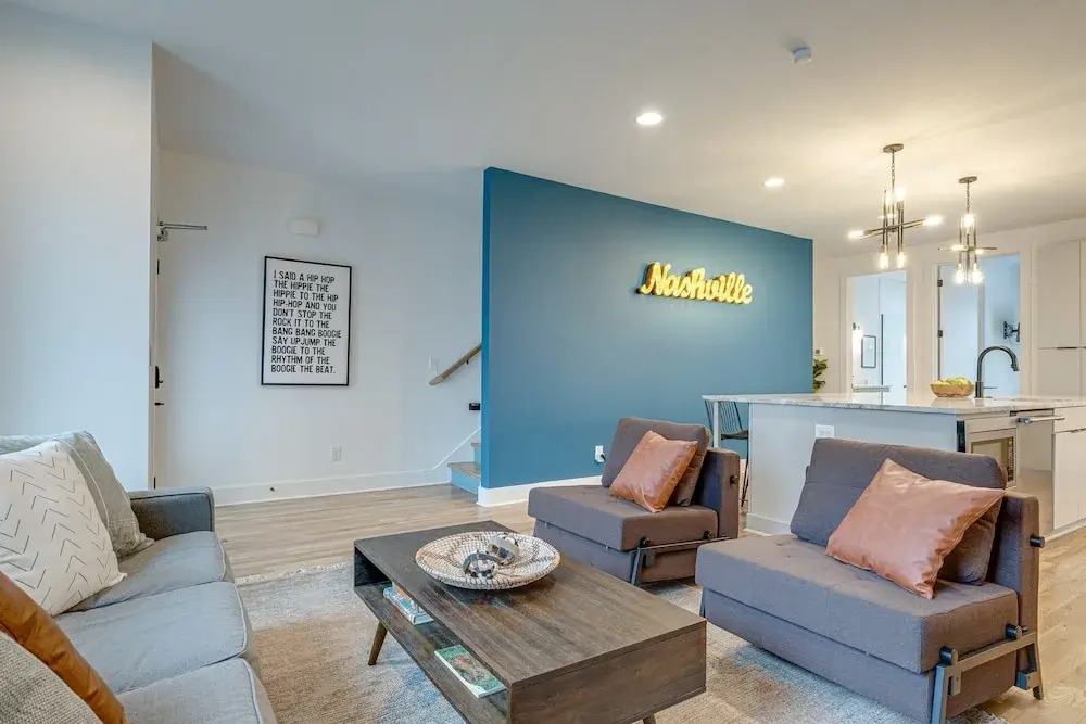 Rooftop DT City Views - Bluebird Karaoke - 14 Beds