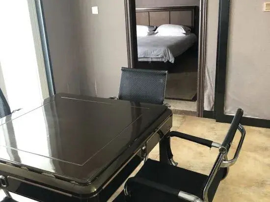 Linhai Phoenix Town Business Hotel