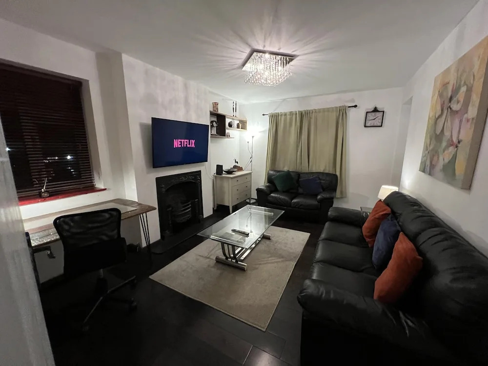 Specious 2 x Double Bedroom Flat in London E18