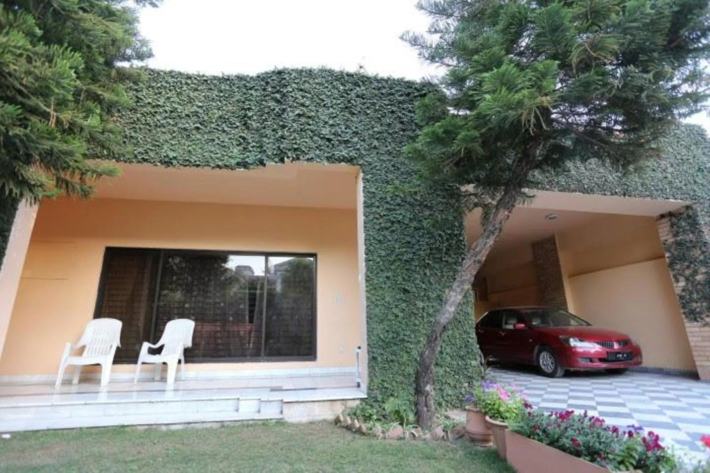 Delano Guest House