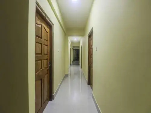 OYO 18528 Field Residency Inn