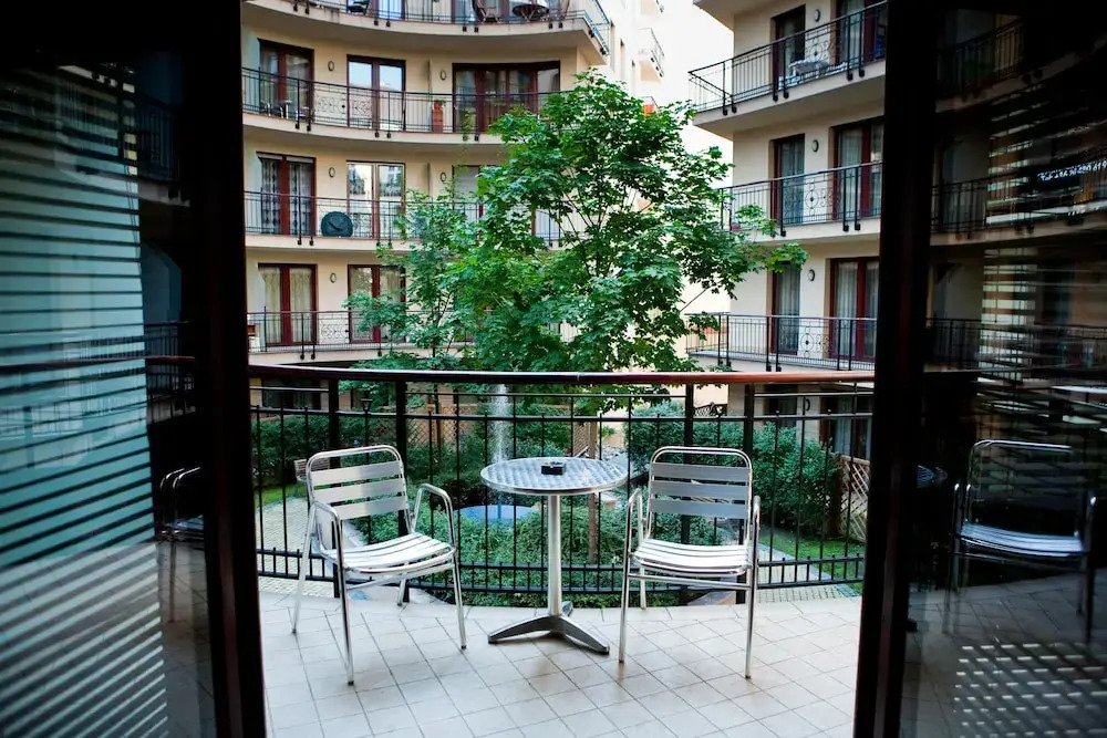 Town Hall Apart-hotel