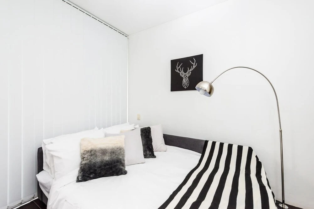 Executive Two Bed Penthouse Studio in the City