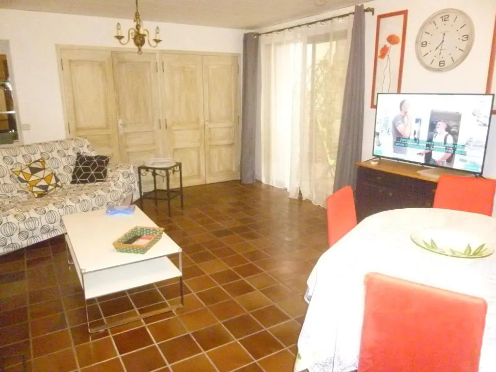 SANARY - Zone piétonne - GARAGE - CLIM - 2 chambres 4 à 6 personnes - WIFI