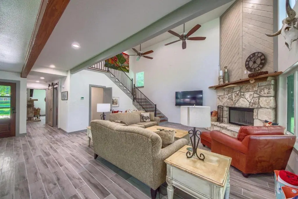 Down River Haus Ld 727 Home