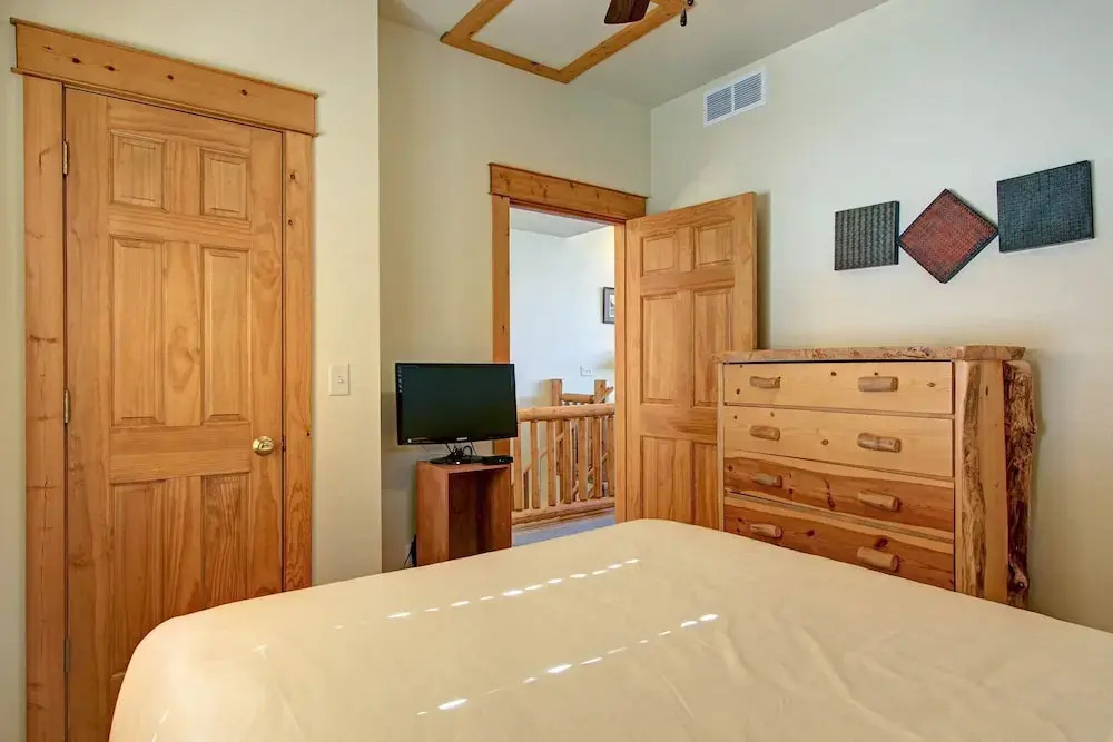 Mount Enentah 37 2 Bedroom Condo by RedAwning