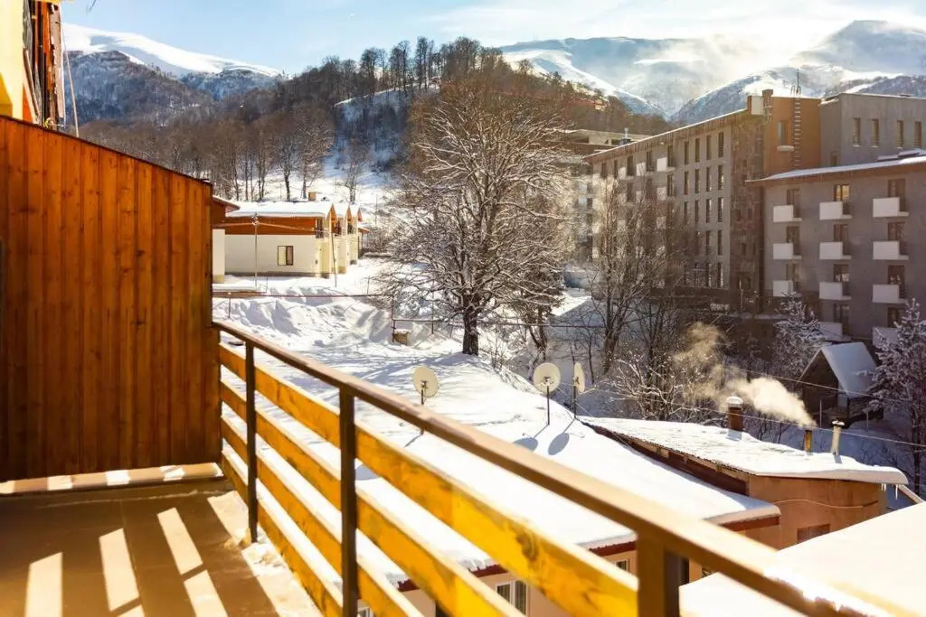 Bright and Stylish Apt In The Hills of Bakuriani