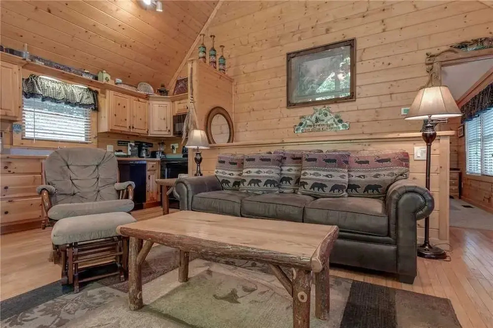 Americana 2 Bedroom Home with Hot Tub