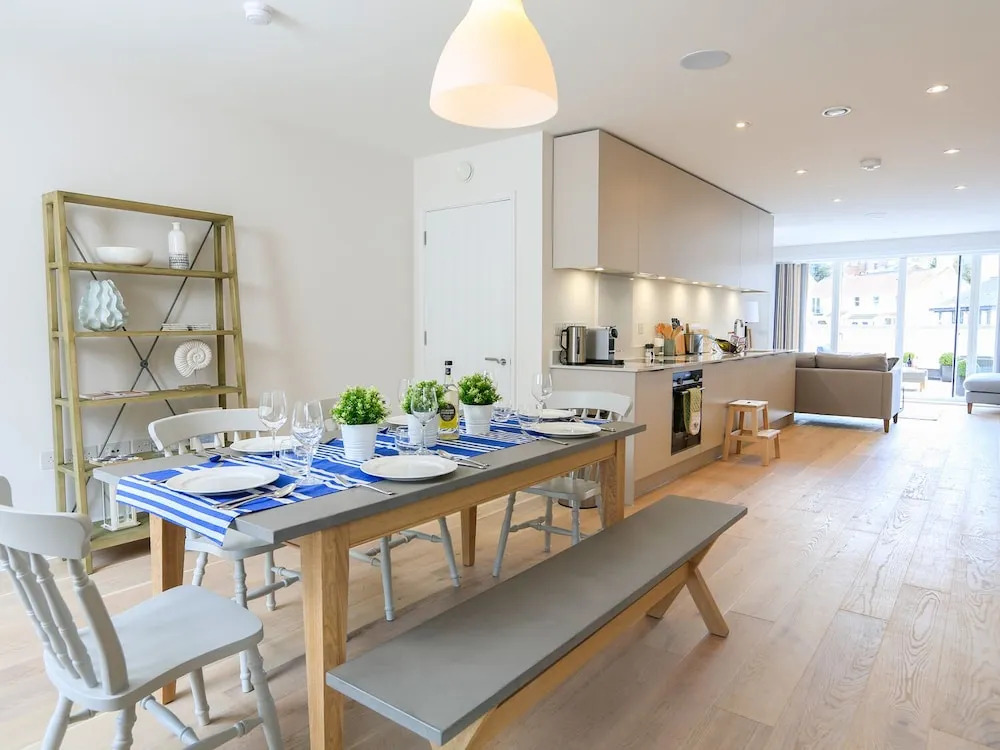 Saltstone, 3 Island Place