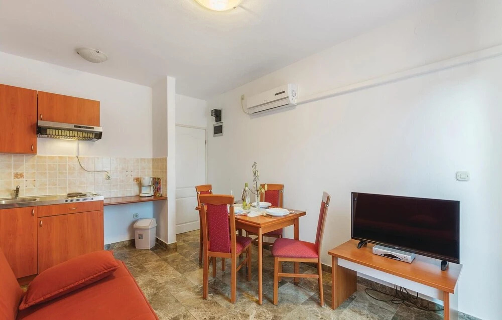 Stunning Home in Pula With Wifi and 5 Bedrooms