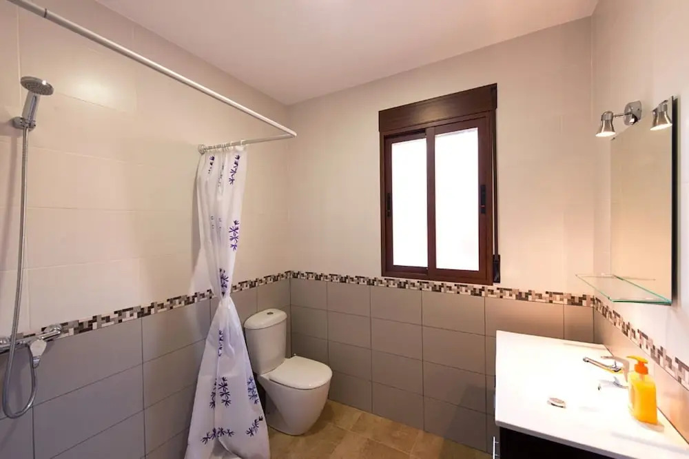 Villa - 12 Bedrooms with Pool and WiFi - 104971